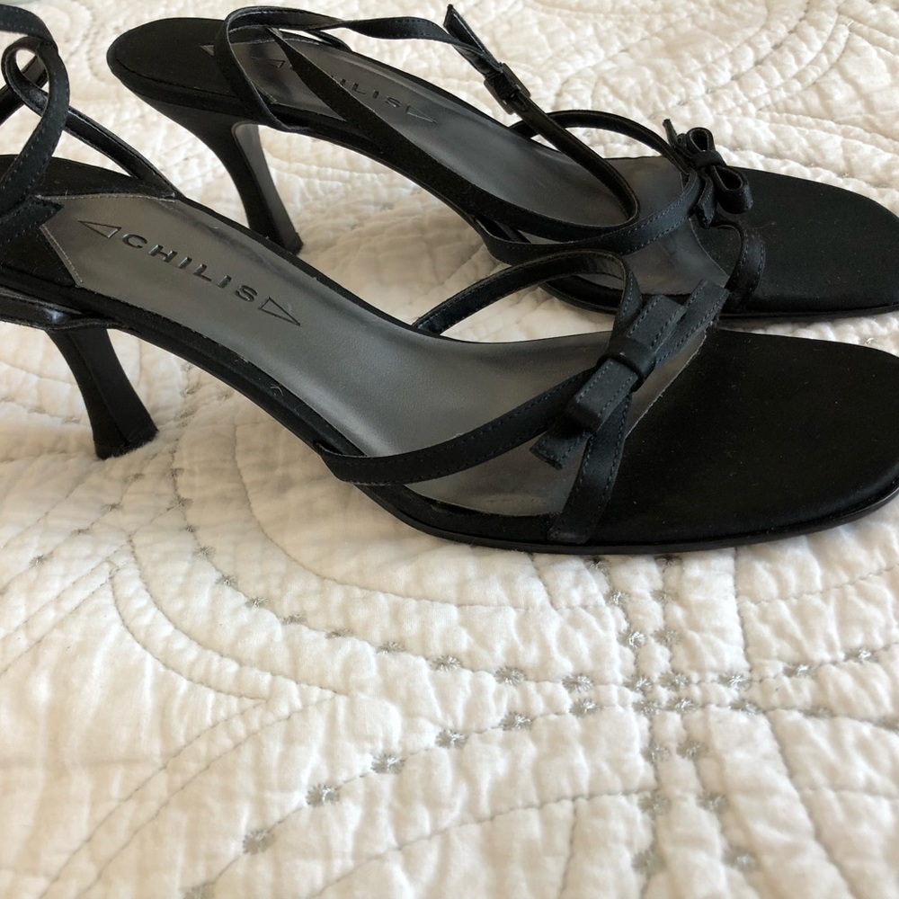 Chilis Black Strappy shoes with Bow